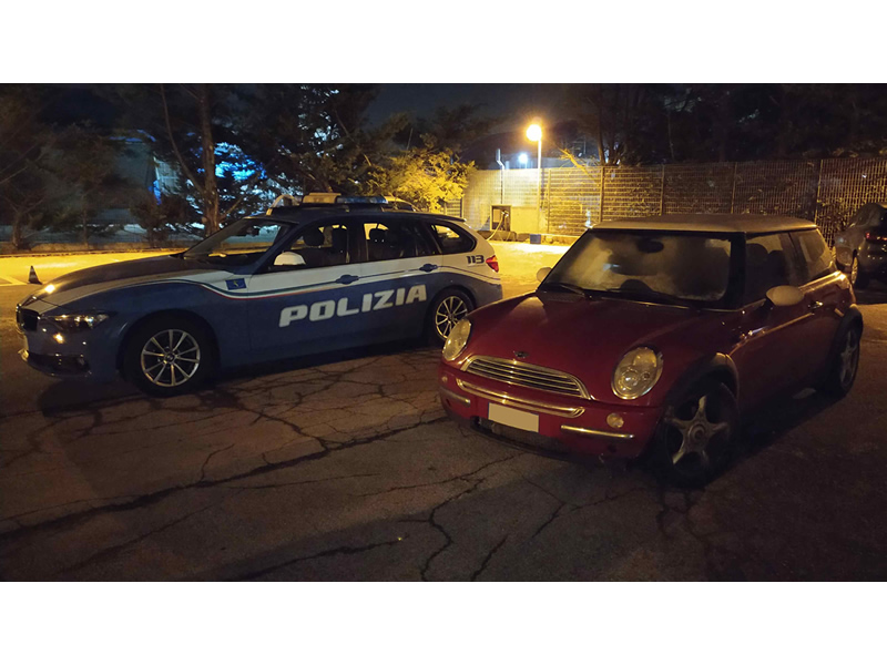 Sessantenne beccato a compiere atti osceni nel parcheggio vicino alla discoteca. Denunciato dalla Polizia Locale di Rimini