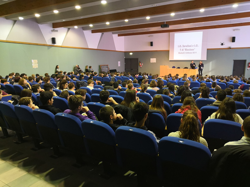 Riccione. Al Liceo Volta workshop e dibattito sul tema del cyberbullismo