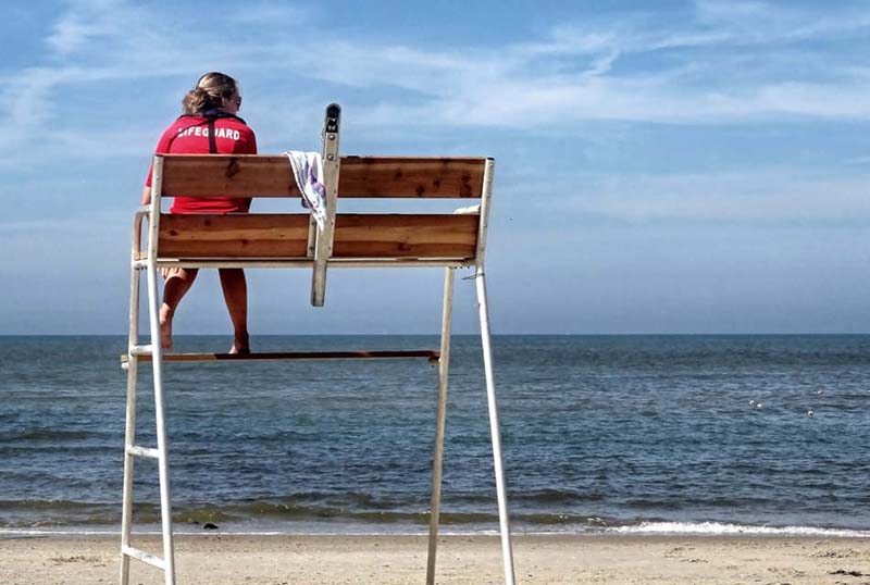 Un pensionato muore annegato nel mare di Rimini