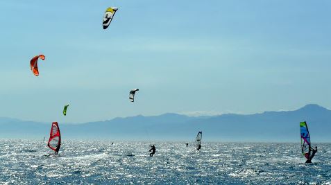 Rimini. Fa kite surf e ha un malore. Muore a quarant’anni ufficiale della Finanza