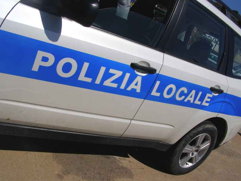 Rimini. Occupavano abusivamente un hotel in viale Regina Elena, arrestati dalla Polizia Locale