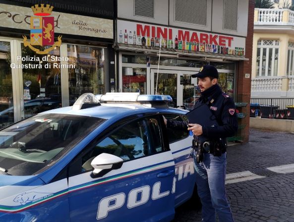 Rimini. Sequestrato cibo scaduto in un minimarket