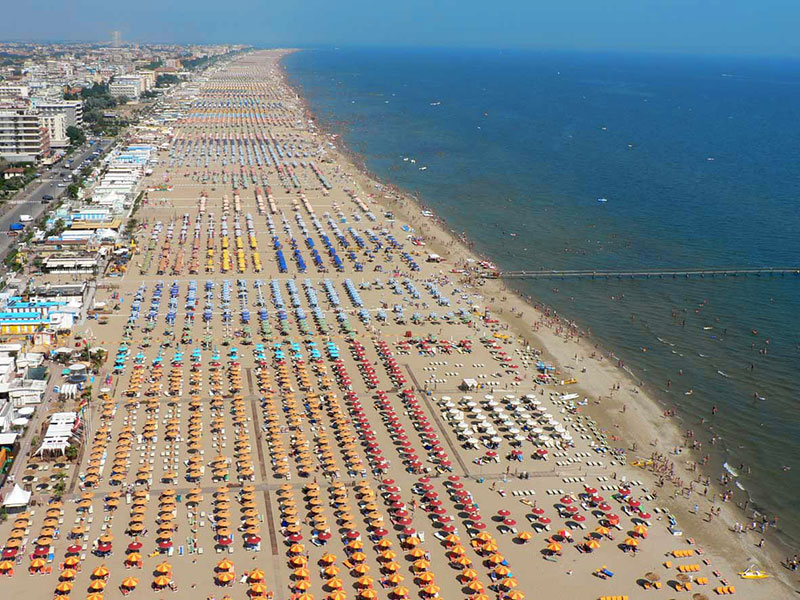 Spiagge, Federconsumatori Rimini denuncia: “Aumenti ingiustificati dei prezzi fino al 13%”