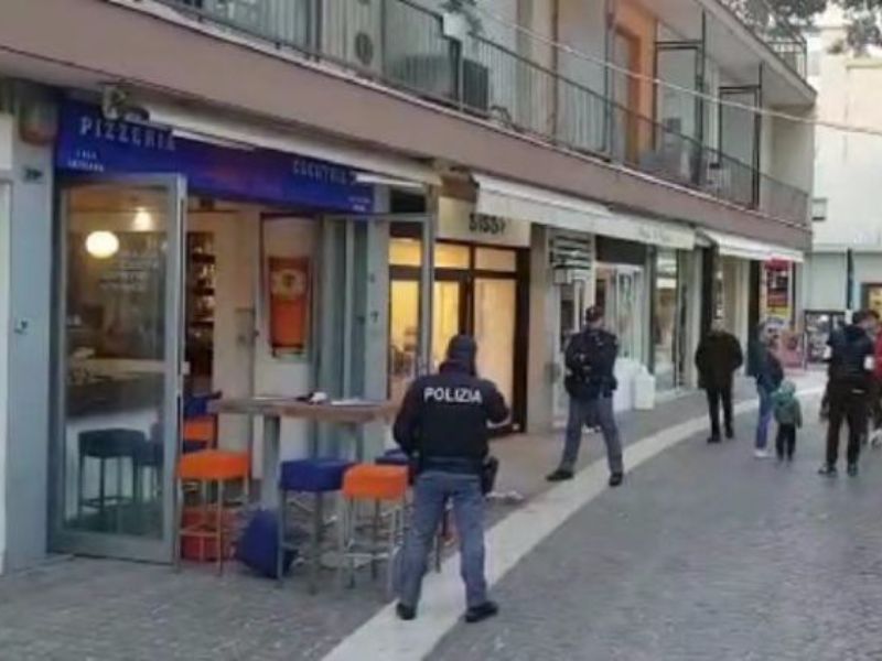 Rimini. Picchia il barista per un rimprovero: cliente arrestato patteggia otto mesi