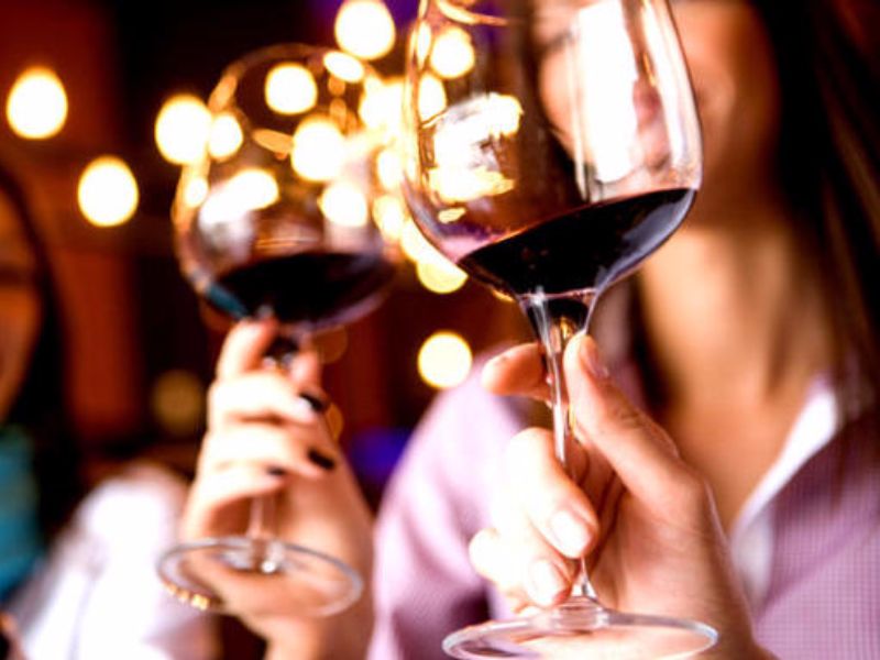 Rimini. Calo dell’alcol, ristoratori in crisi. «Navette gratuite e Uber libero»