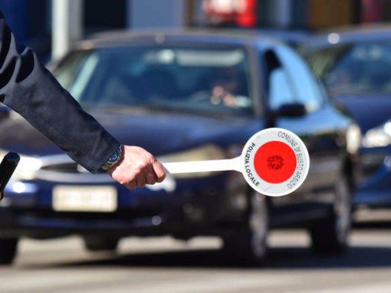 Rimini. Sfugge all’alt della Polizia locale, arrestata un’infermiera