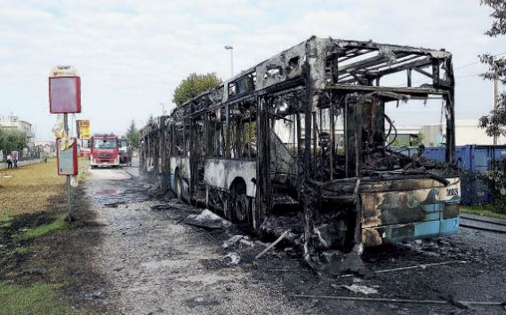 Rimini. Autobus in fiamme