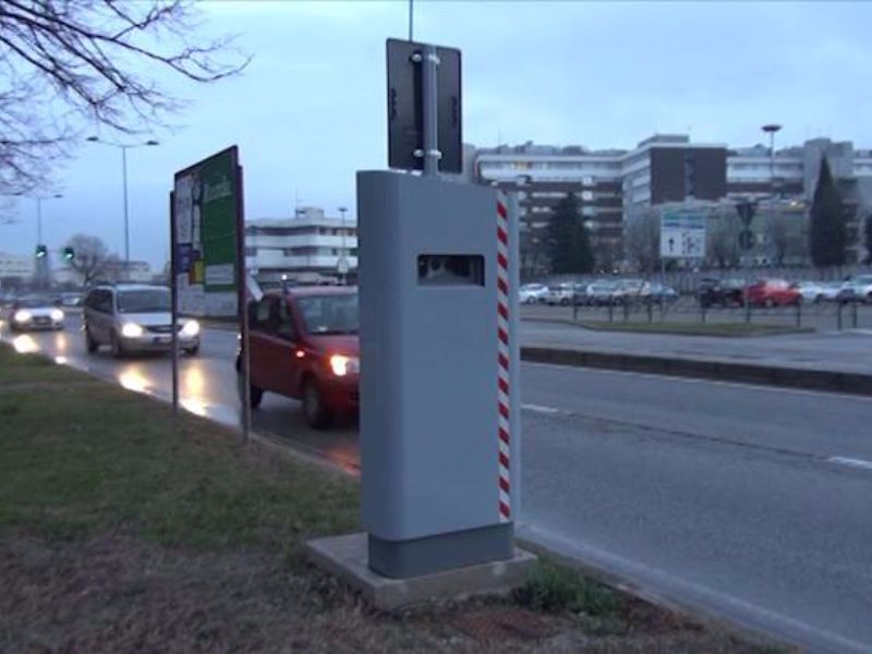 Rimini. In via Settembrini ai 121 km: maxi multa. Magrini: «Gli autovelox resteranno al loro posto»