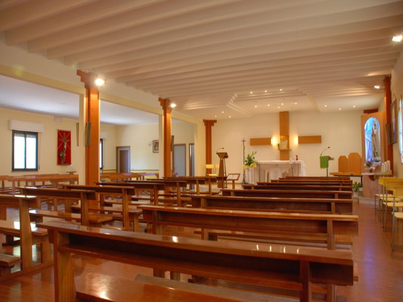 Riccione. ‘Aiuto, mi vogliono accoltellare’: tunisino irrompe in chiesa durante un funerale