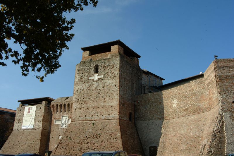 Rimini. Morto per la caduta in piazza Malatesta. Ora il Comune risarcisce la famiglia