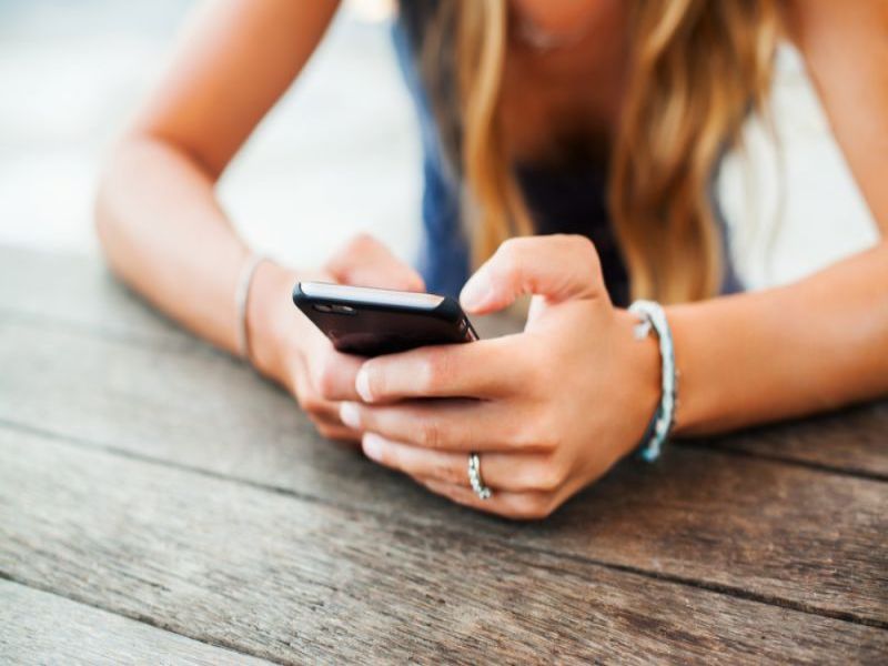 Rimini. TikTok, sex roulette e scommesse pericolose: «Così vanno difesi gli adolescenti dai rischi»
