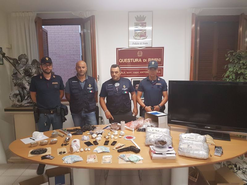 Rimini: In garage cinque chili di droga: scattano le manette per quattro incensurati