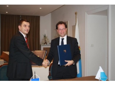San Marino. Il Segretario Arzilli sigla l’accordo per transito di merci e persone con la Bosnia-Erzegovina. San Marino Oggi