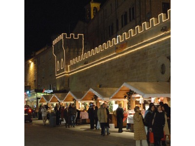 San Marino. Turismo a gonfie vele: centro storico invaso dai russi. Corriere Romagna