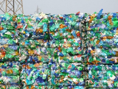 San Marino. La denuncia di una cittadina: rifiuti in putrefazione a San Giovanni. L’Informazione di San Marino