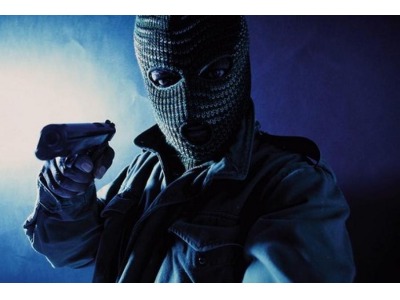 Rimini. Banditi armati col volto coperto assaltano supermercato e la fanno franca. Corriere Romagna