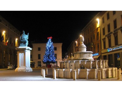 Rimini. Parcheggi gratis sotto le feste di Natale per favorire shopping e regali. Corriere Romagna