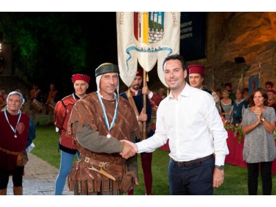 San Marino. Giornate Medioevali: Rossano Cecchinato vince la ‘Disfida del Tricorniolo’