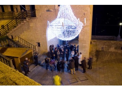 San Marino. Sospetto vandalismo: danneggiato lampadario a porta San Francesco. L’informazione