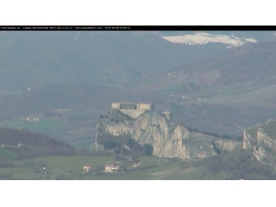 San Marino. Il buongiorno di libertas guardando San Leo