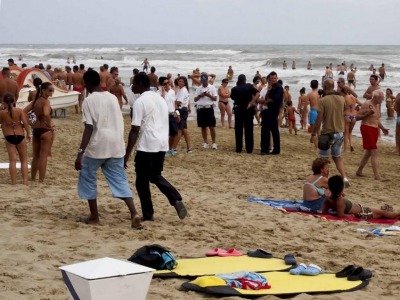 NQnews di Rimini. Abusivi sfidano i vigili: è scontro sulla spiaggia. Ludovica Mattioli