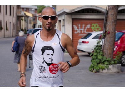 Loris de Paola, ultramaratoneta: da Rimini a Roma di corsa, 323 km per incontrare Papa Francesco