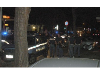 Rimini. Minorenne in fuga con l’auto sperona la polizia. NQ di Rimini