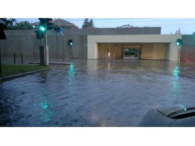 NQNews di Rimini. Piove, la città di nuovo sott’acqua: Corso d’Augusto allagato, piazza Ferrari una piscina