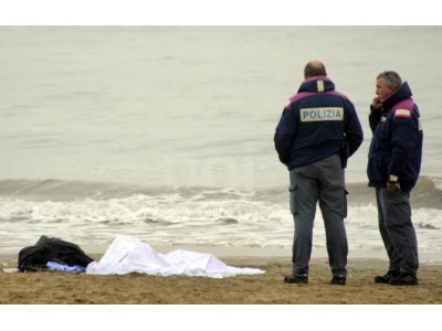 Falconara (Ancona). Donna 46enne trovata morta sulla spiaggia. Corriere Romagna