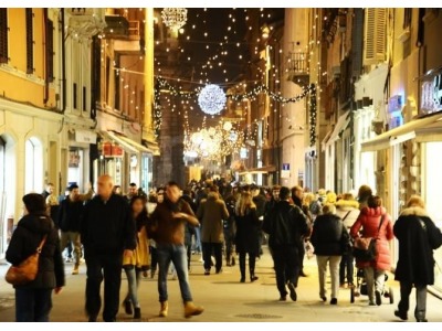 Rimini. Domani  la prima ‘Rimini Shopping Night’: negozi aperti fino tardi, spettacoli e dj set. La Cronaca NQNews