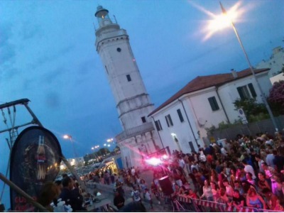 Rimini. Successo per la Molo Street Parade: in 200mila a ballare sul Porto. Il Resto del Carlino