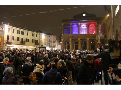 Rimini si stringe a Parigi: ‘Siamo tutti parigini’, fotocronaca