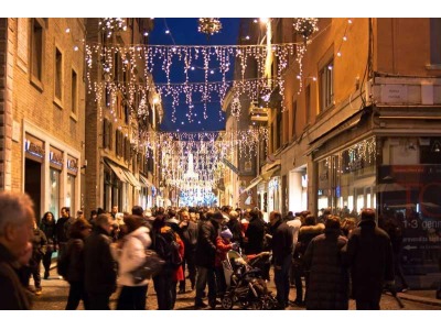 Rimini. La magia del Natale si accende in piazza Cavour