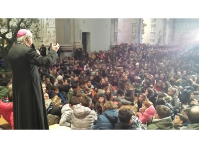 Rimini. Duemilacinquecento cresimandi in Duomo con il Vescovo Francesco
