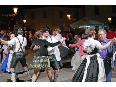 Bellaria (Rn). ‘Meine Romagna’, ieri  il clou con “Das Frühlingsfest in Bellaria Igea Marina”. Fotogallery