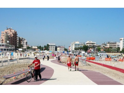 Rimini. In Piazzale Kennedy aperta la nuova passeggiata al mare