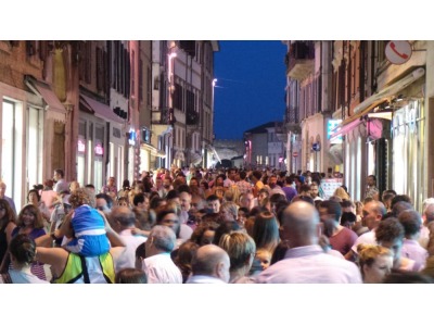 Rimini shopping night: oggi  negozi aperti in centro storico fino alle 23