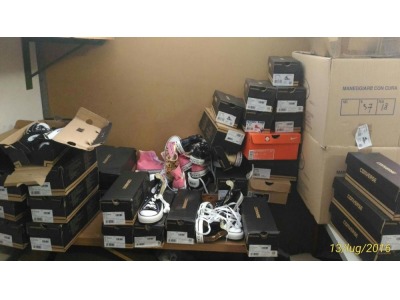 Sequestrate 300 paia di scarpe contraffatte: l’operazione condotta dalle Polizia Municipali di Rimini e di Riccione