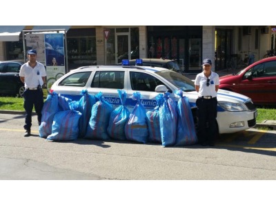 Polizia Municipale di Bellaria Igea Marina, antiabusivismo commerciale: maxi-rinvenimento di merce per oltre 10mila Euro