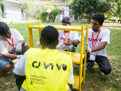 Quattro profughi provenienti da Bangladesh e Ghana iniziano la collaborazione con i comitati Ci.Vi.Vo. Curato e ripulito il giardino e l’orto  didattico della scuola d’infanzia “Coccinella”