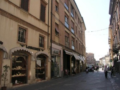 Rimini. Centro storico: quando ci sono i turisti, i negozi restano chiusi. Corriere Romagna