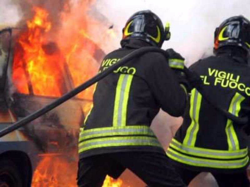 Il piromane misterioso sembra aver colpito ancora a Rimini: incendiati due camion frigo