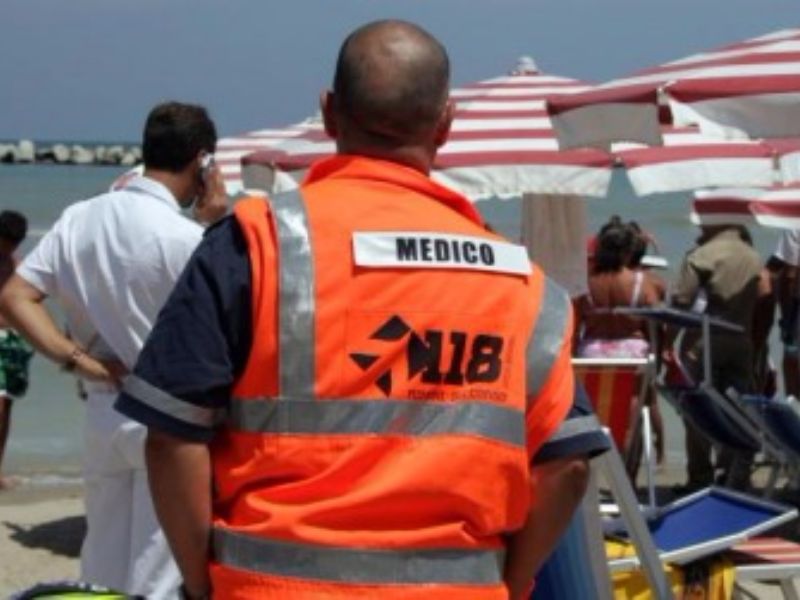 Riccione. Fa il bagno insieme agli amici 23enne muore annegato in mare