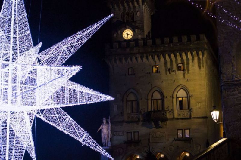 San Marino. In centro storico brilla la maxi stella