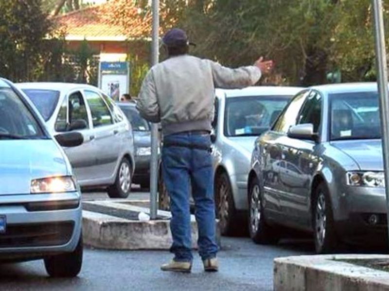 Rimini. Daspo al parcheggiatore abusivo