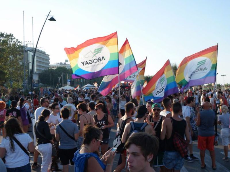 Rimini. Salta la parata gay sul lungomare «Impossibile farla con il Green pass»