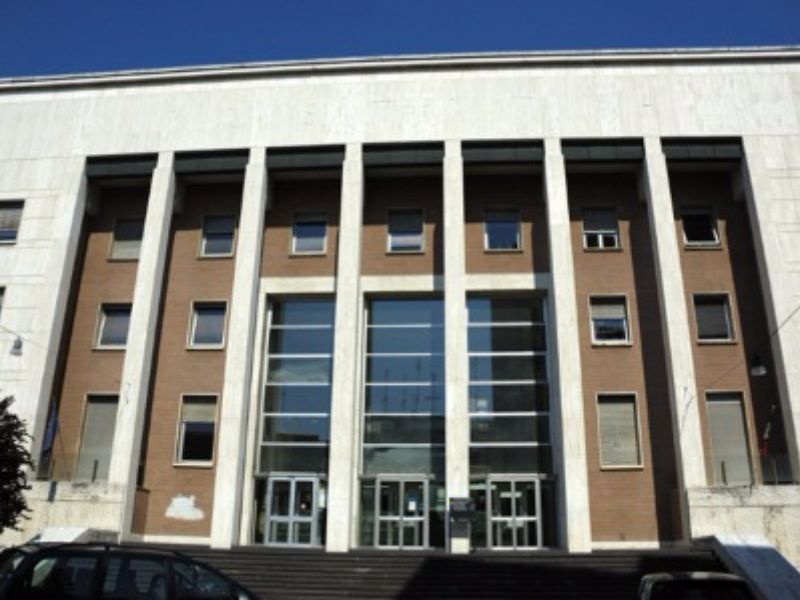 Riciclaggio: imprenditore del Casertano rinviato a giudizio con la moglie