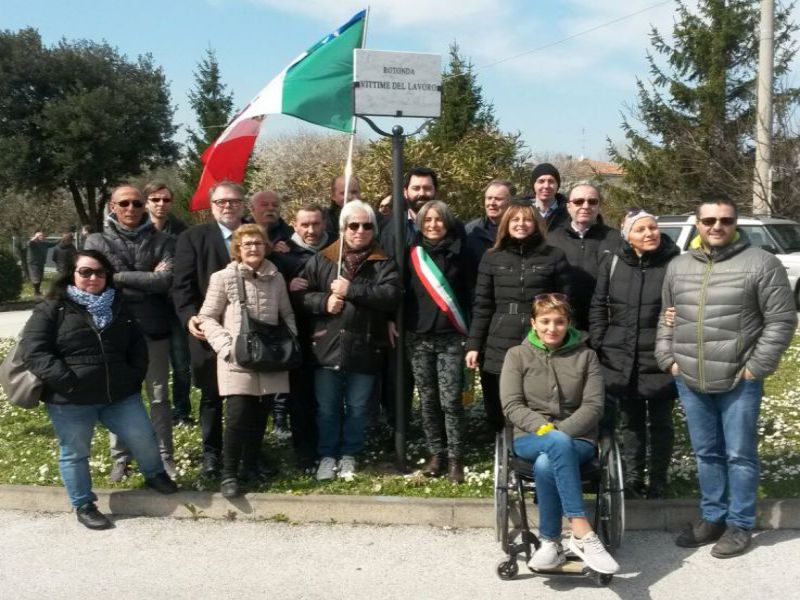 Rimini. La rotonda davanti al Gros intitolata alle vittime del lavoro