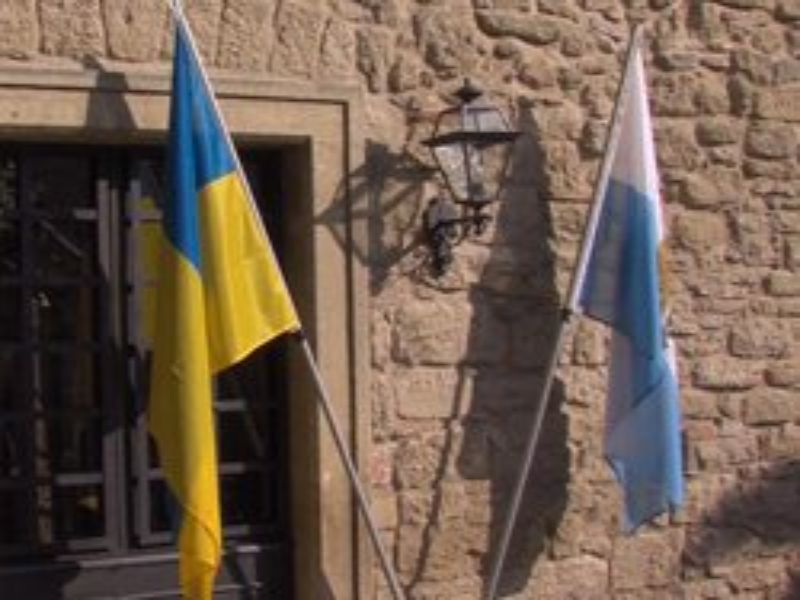 Permesso di soggiorno provvisorio a San Marino per i profughi in fuga dalla guerra in Ucraina, ecco cosa prevede il decreto legge