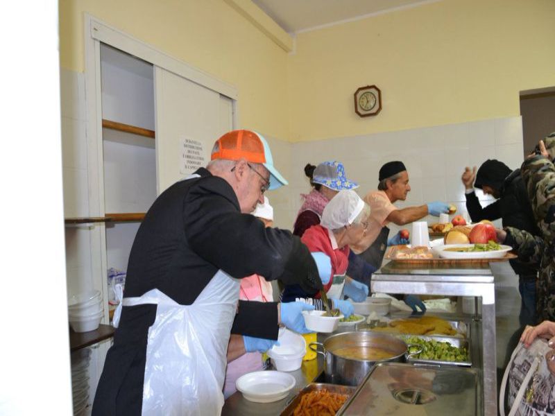 Rimini. Domenica il pranzo di Natale per i poveri organizzato da Caritas